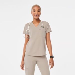 FIGS® Scrubs in Boulder - Catarina Scrub Top & Zamora Scrub Pant - Size M